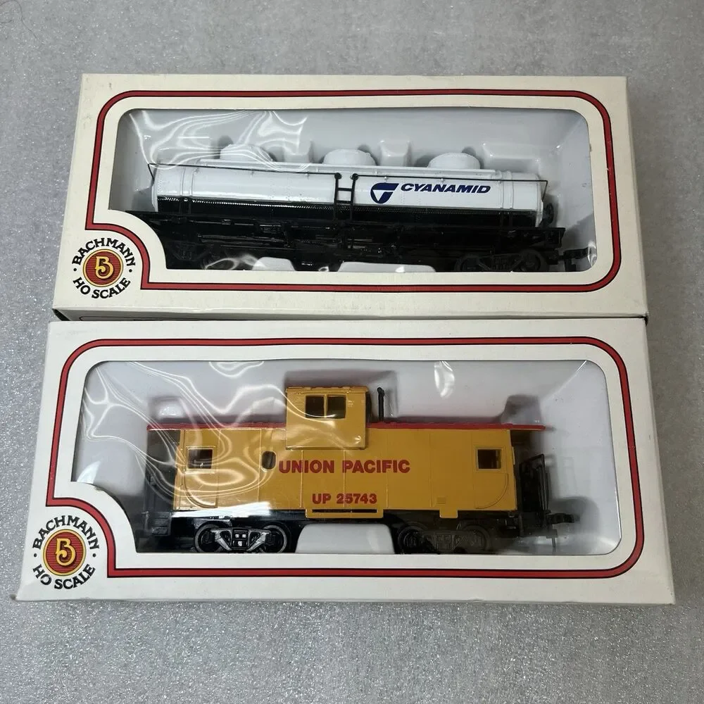 Lot Of 2 Bachmann HO Scale Train Car Pacific UP 25743 & American Cyanamid Tanker